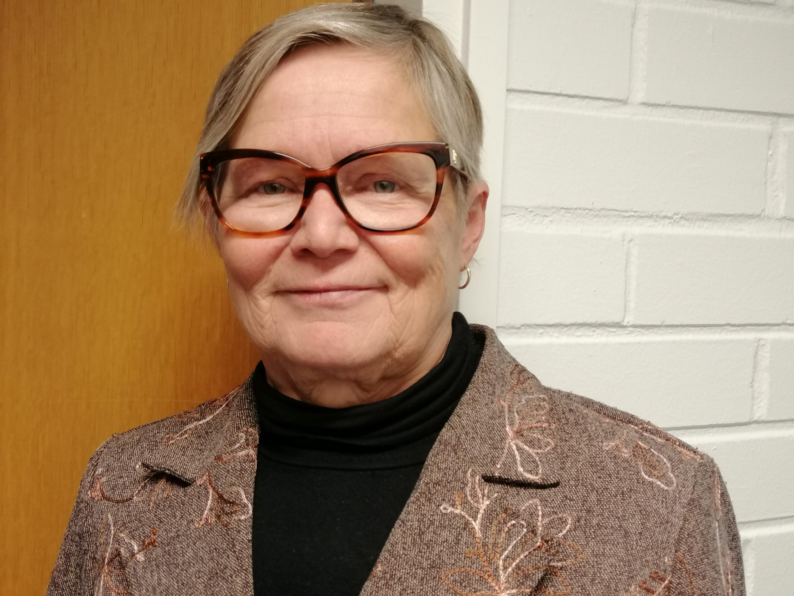 Kasvokuva puheenjohtaja Irja Remekselä